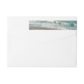 Wellen, die sich am türkisblauen Meer am Strand sa (Rückseite)