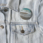 Wellen, die sich am türkisblauen Meer am Strand sa Button (Beispiel)