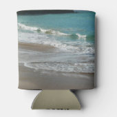 Wellen, die sich am türkisblauen Meer am Strand sa Dosenkühler (Rückseite)