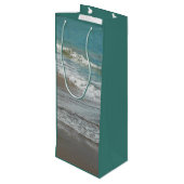 Wellen, die sich am türkisblauen Meer am Strand sa Geschenktüte Für Weinflaschen (Rückseite Schrägansicht)