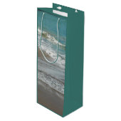 Wellen, die sich am türkisblauen Meer am Strand sa Geschenktüte Für Weinflaschen (Vorderseite Schrägansicht)