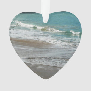 Wellen, die sich am türkisblauen Meer am Strand sa Ornament