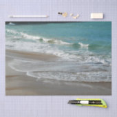 Wellen, die sich am türkisblauen Meer am Strand sa Seidenpapier (Handwerk)