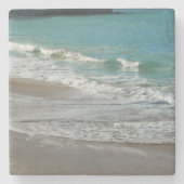 Wellen, die sich am türkisblauen Meer am Strand sa Steinuntersetzer (Vorderseite)