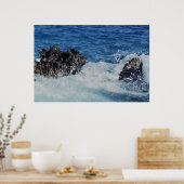 Wellen, die sich auf Korallenfelsen ausbreiten Poster (Küche)