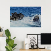 Wellen, die sich auf Korallenfelsen ausbreiten Poster (Heimbüro)