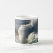 Wellen, die Siegel La Jolla zerschmettern Kaffeetasse (Mittel)