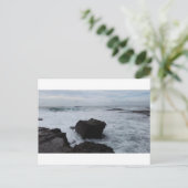 Wellen gegen Steine Postkarte (Stehend Vorderseite)