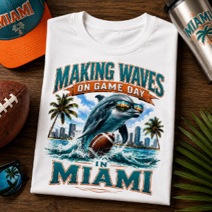 Wellen schlagen am Spieltag Miami-Fußballfan T-Shirt