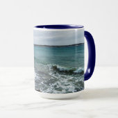 Wellen und Fischerboote im Meer, Tasse (VorderseiteRechts)