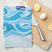 Wellen und Segelboot im Ozean Geschirrtuch (Viertel Falte)