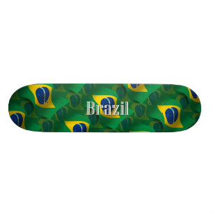 Wellenartig bewegende Flagge Brasiliens Skateboard