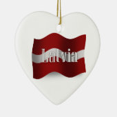 Wellenartig bewegende Flagge Lettlands Keramikornament (Rechts)