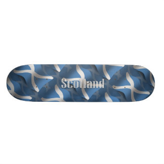 Wellenartig bewegende Flagge Schottlands Skateboard