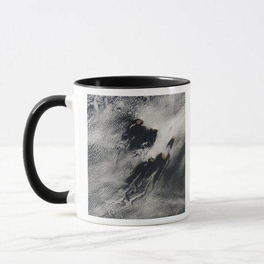 Wellenförmige Wellenwolken und Wolkenbrüche Tasse (Links)