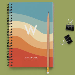 Wellige Retro-gestreifte Monogramm-Personalisierun Notizblock