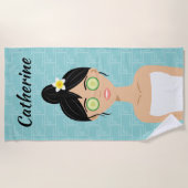 Wellness-Center-Frau mit Gurken auf ihrer Augenzeu Strandtuch (Vorderseite)