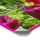 Welpe aus Tulpen Poster (Ecke)