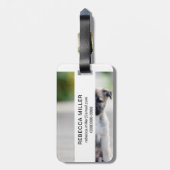 Welpe der deutschen Hirten auf dem Fußweg Gepäckanhänger (Rückseite vertikal)