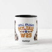 Welpe der deutschen Hirten, die meinen Schwanz wag Tasse (Zentrum)