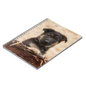 Welpe der deutschen Schäferhirte im Korb Notizblock (Linke Seite)
