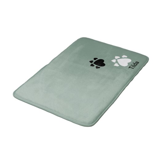 Welpe Herz Paws Muster Schwarz-Weiß Badematte (Schrägansicht)