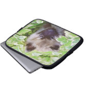Welpe im Garten Malerei Original Kunst Laptopschutzhülle (Vorne Knopf)