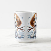 Welpe im Schnee mit einem Stick im Winter spielen Kaffeetasse (Mittel)