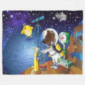 Welpe im Weltraum und Alien mit Teleskop Fleecedecke (Vorderseite (Horizontal))