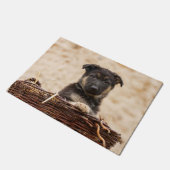 Welpe in Basket Fußmatte (Schrägansicht)