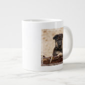 Welpe in Basket Jumbo-Tasse (Vorderseite Rechts)