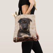 Welpe in Basket Tasche (Von Nahem)