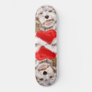 Welpe mit Herz-Geschenk-Skateboard-Liebe Skateboard