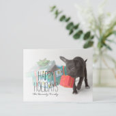 Welpe mit Weihnachtsgeschenken Feiertagspostkarte (Stehend Vorderseite)