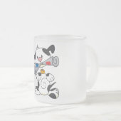 Welpe mit Zeitungs-T - Shirts und Geschenken Mattglastasse (VorderseiteRechts)