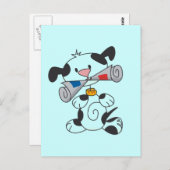Welpe mit Zeitungsgeschenken und T - Shirt Postkarte (Vorne/Hinten)