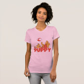 Welpe spielt T-Shirts und Geschenke (Vorne ganz)