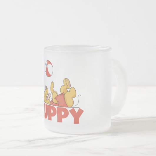 Welpe spielt T-Shirts und Geschenke Mattglastasse (VorderseiteRechts)