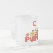 Welpe spielt T-Shirts und Geschenke Mattglastasse (Vorderseite Links)