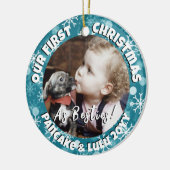 Welpe und Baby's 1. Weihnachts-Foto Blue Snow Keramik Ornament (Links)