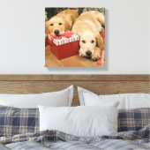 Welpen mit Weihnachtsgeschenk Leinwanddruck (Insitu (Schlafzimmer))