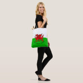 Welsh Dragon Flag, für St. David's Day Tasche (Am Model)