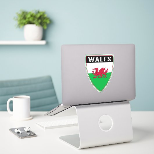 Welsh Shield Aufkleber (Laptop auf Schreibtisch)
