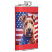 Welsh Terrier mit amerikanischer Flagge und Bandan Flachmann (Rechts)