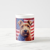 Welsh Terrier mit amerikanischer Flagge und Bandan