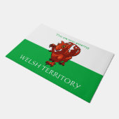 Welsh Territory Little Baby Red Dragon Cartoon Fußmatte (Schrägansicht)