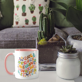 Weltfrieden beginnt in der Küche, Blume Retro Tasse