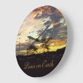 Weltfrieden Wall Clock von RoseWrites Große Wanduhr (Winkel)