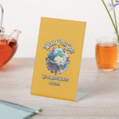 Weltposttag. Briefe über Grenzen hinweg. Sockelschild (In SItu)