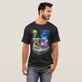 Weltraum-Alien-Programmierer T-Shirt (Vorne ganz)
